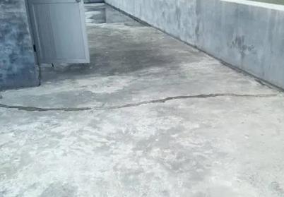 江永楼顶漏水维修公司分享下如何解决卫生间隐蔽部位漏水的问题?